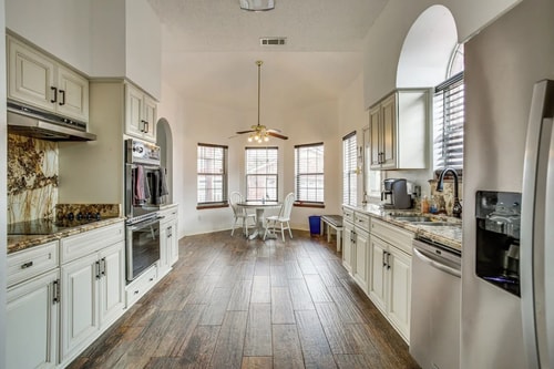 Luxury Estate- Private Yard • 2 King Beds