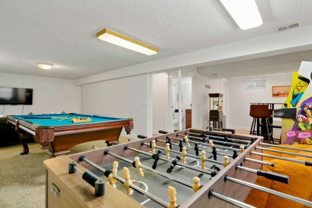 Game Room, Fire Pit, Arcade & Outdoor Dining