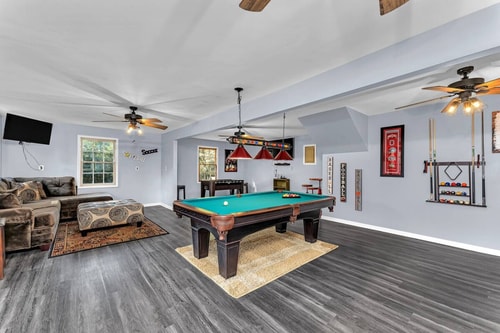 Hot Tub-GameRoom-Gym -Sleeps 20-Walk to Masters