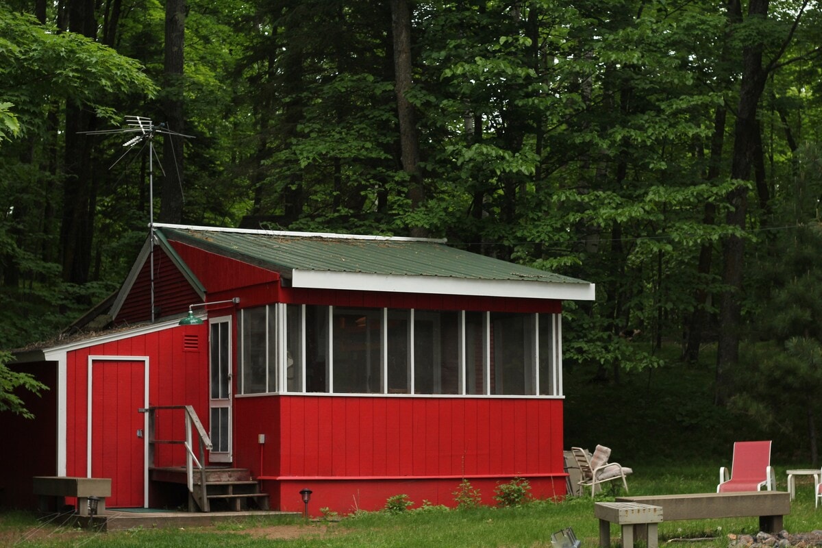 The Bunk House” on Lake Amnicon. Pet Friendly