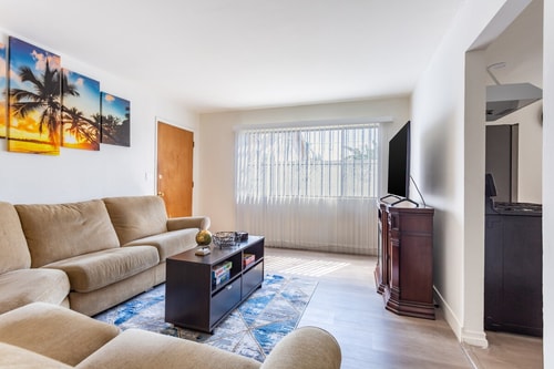 Stylish2BR Patio, BBQ & Parking Downtown LA