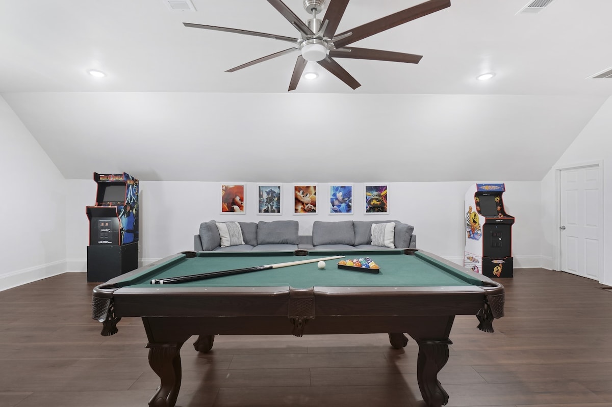 Movie Room, Gameroom & Free Parking