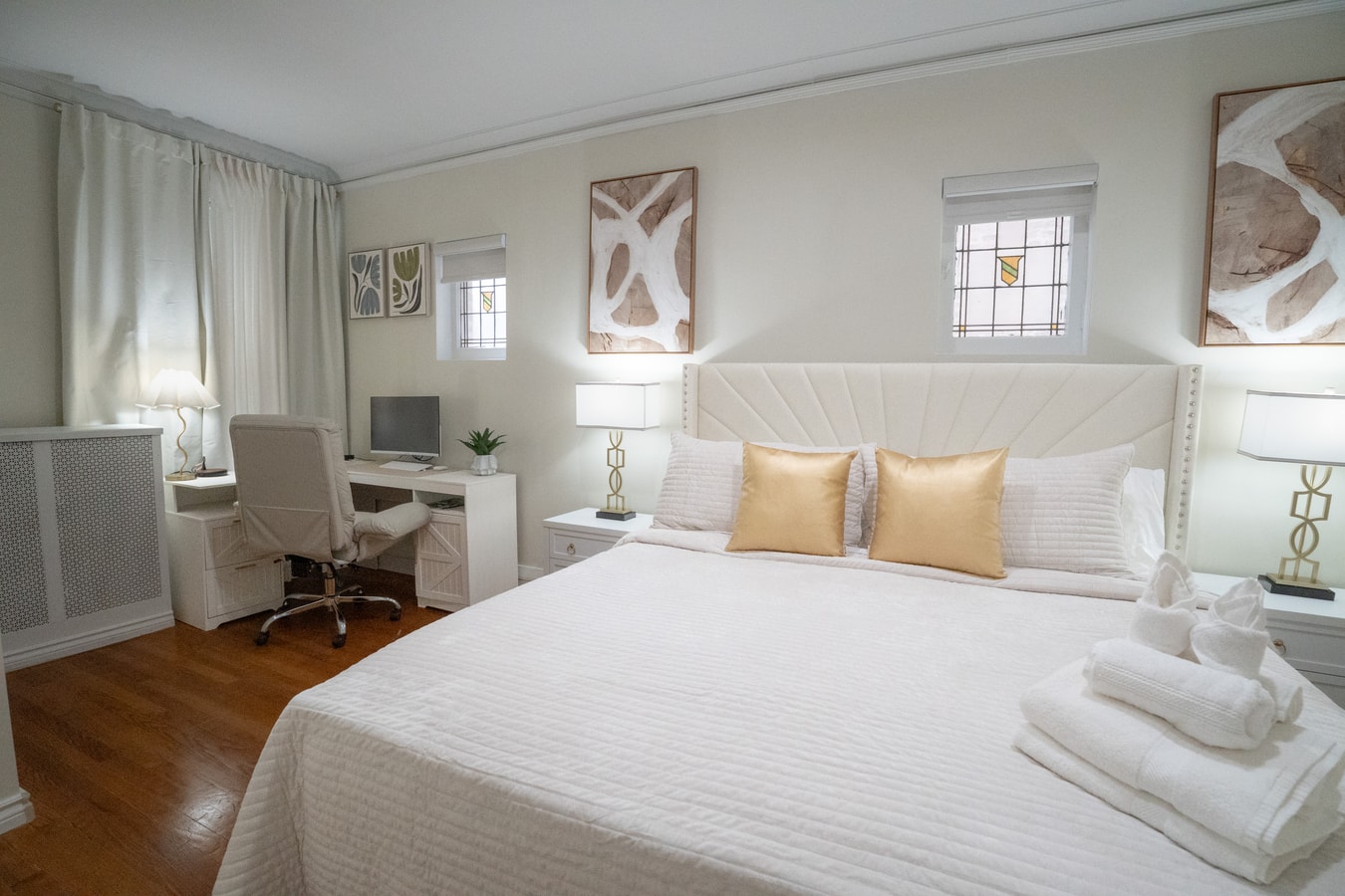 Near Lakefront + Red Line, Apt & Workspace · 2