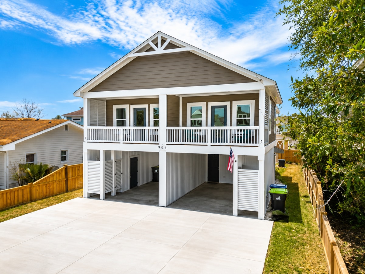 Walk to Beach & Pet Friendly