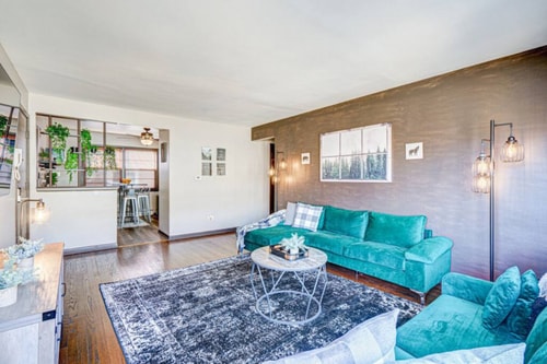 Top Rated Condo •King Bed • Safe Historic Location