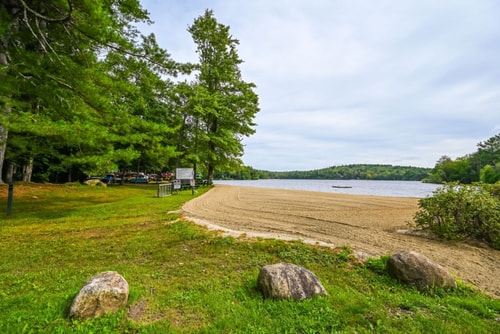 Beachfront Cabin - Kayaks - Community Amenities!