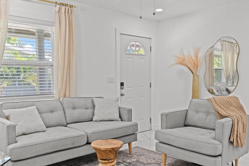 Modern 3BR • Smart TVs • Near Downtown Naples