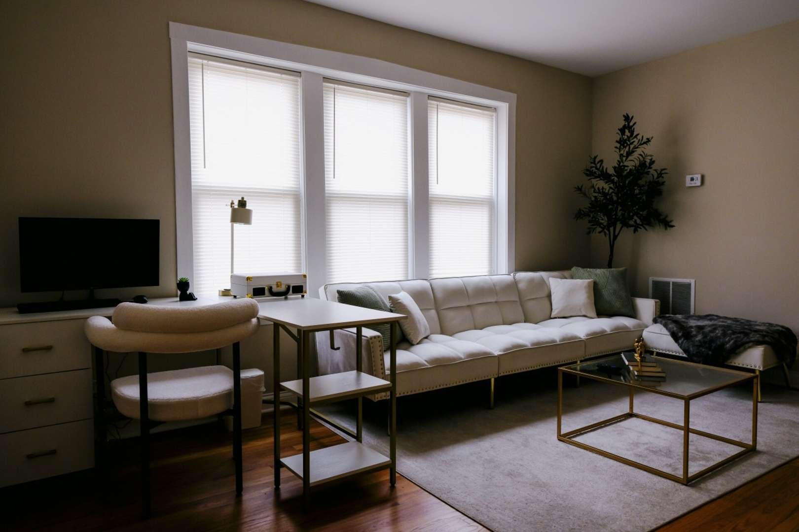 Sleeps 26 • Modern Multi-unit • Gym • Workspaces - Chicago, IL