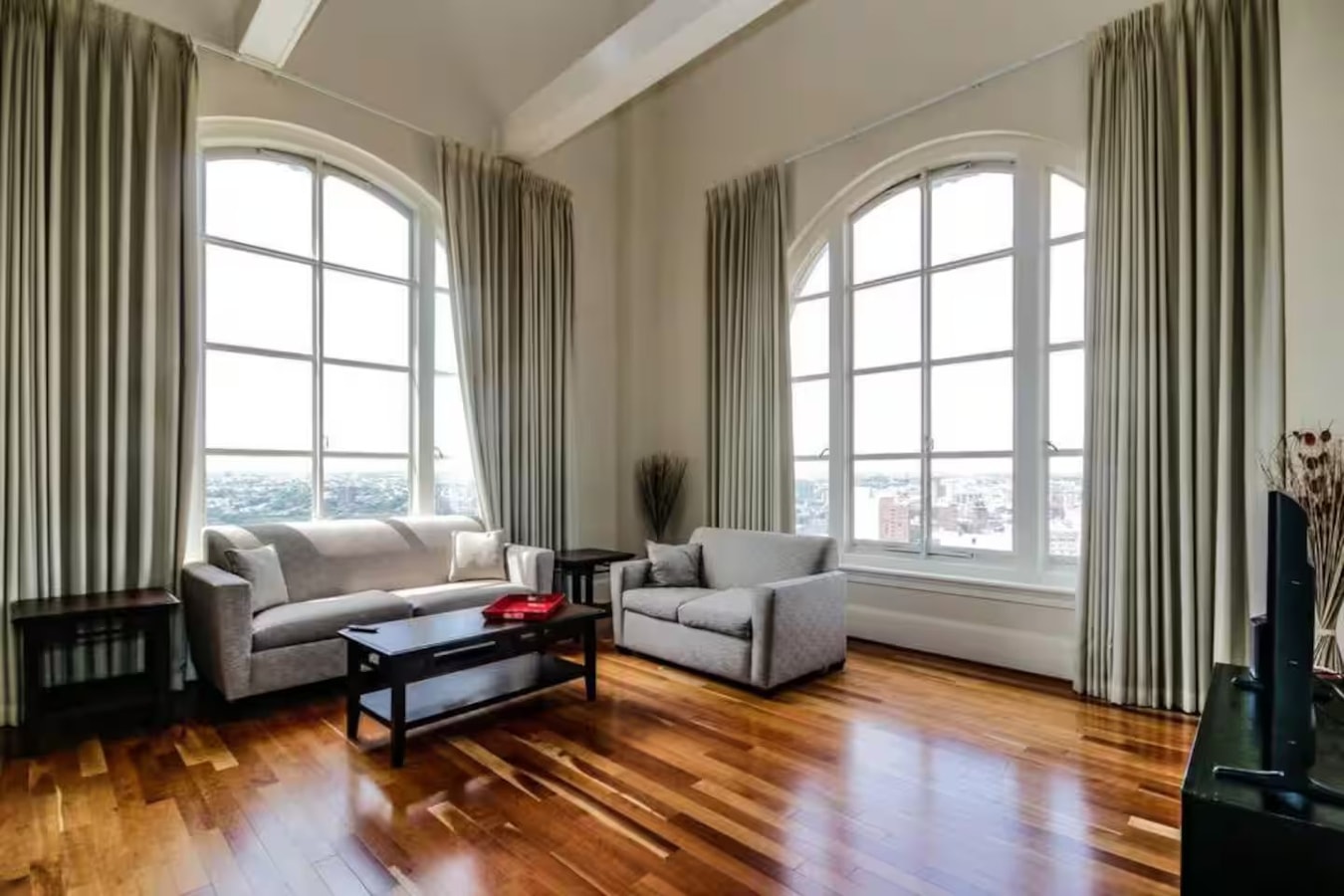 Penthouse with Gym, Secure Parking & Harbor