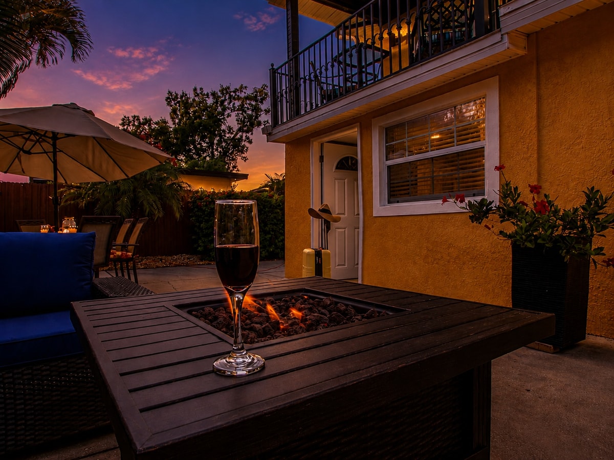 FirePit + Grill, Workspace & Near Stadium/Airport