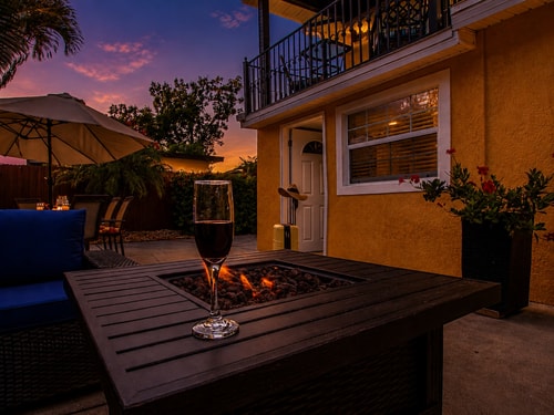 FirePit + Grill • Workspace • Near Stadium/Airport