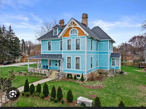 Sleeps 30+ • 10BR Mansion •Events • Bar • Backyard