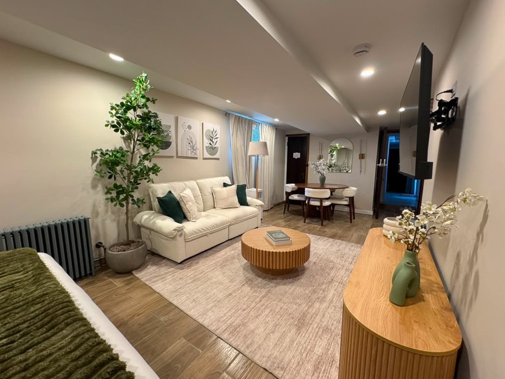 Studio Near Wrigley & Games + Fireplace