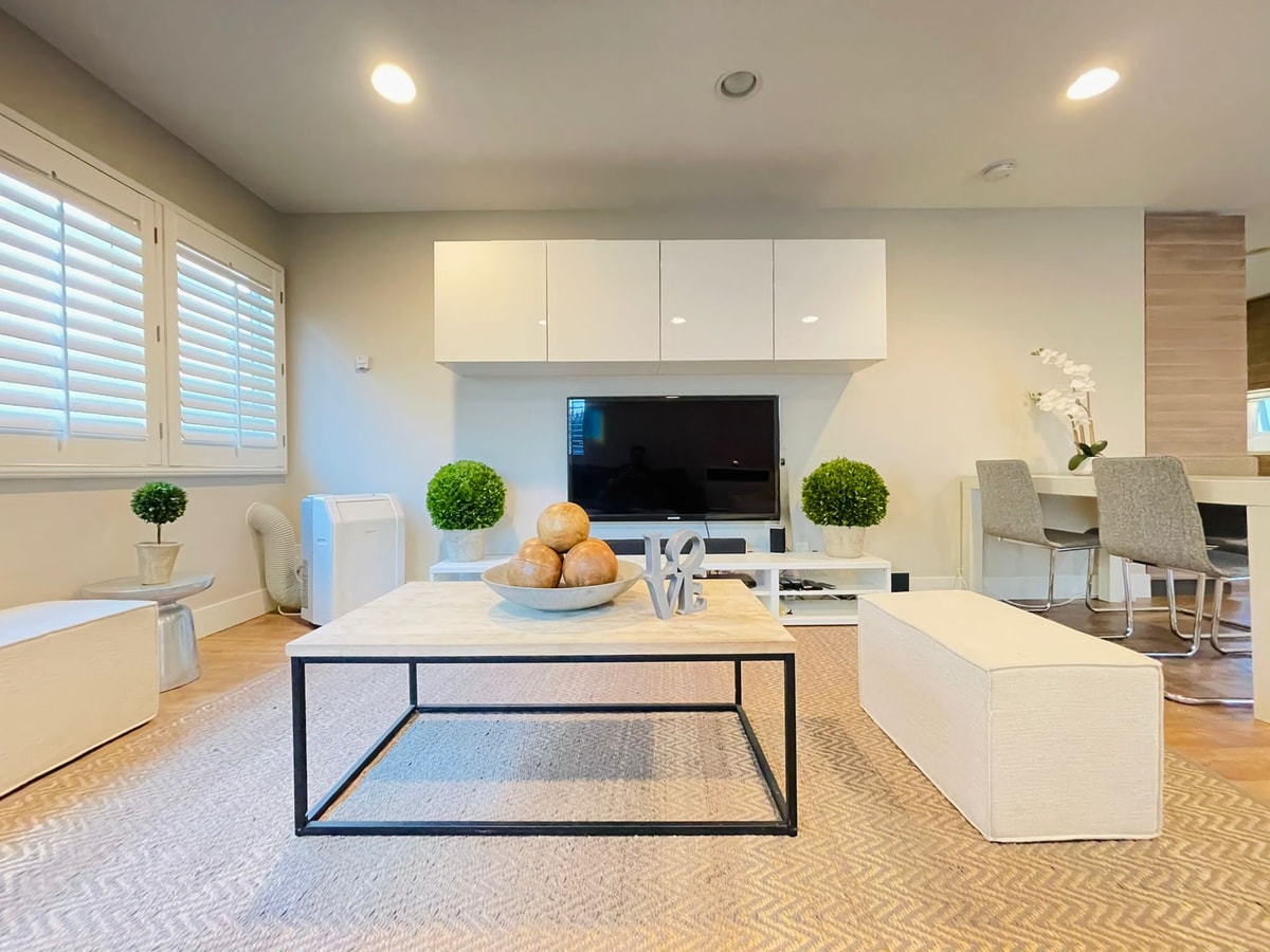Steps to Beach & Venice Boardwalk