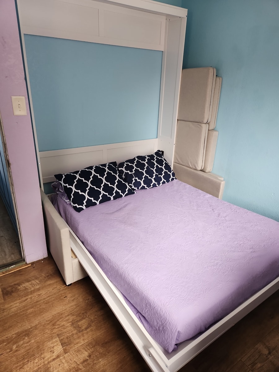 Wailuku Studio & Queen Wall Bed + Kitchenette