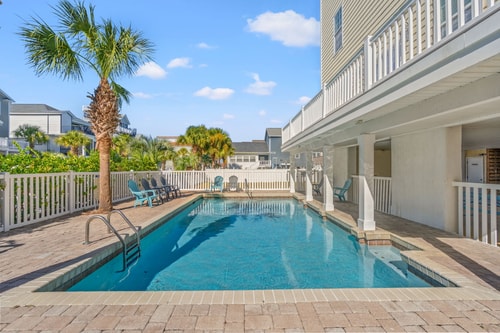 Sleeps 44! Walk to Beach • Private Pool • BBQ