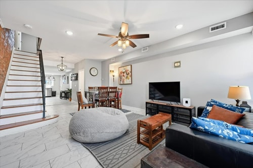 Near Penn Treaty Park • BBQ • Balcony • 4BR+Crib