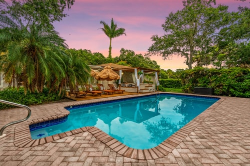 9BR Htd Pool • Hot Tub • Outdoor Cinema • Games