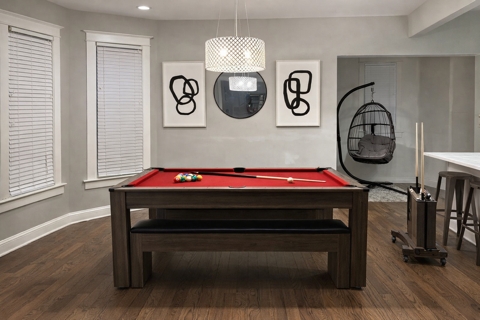 Stylish Escape With Spacious Living Area And Modern Comforts - Chic Retreat - Chicago, IL