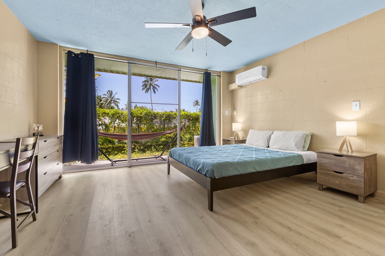 Walk to Beach + Kitchen & Garden Balcony