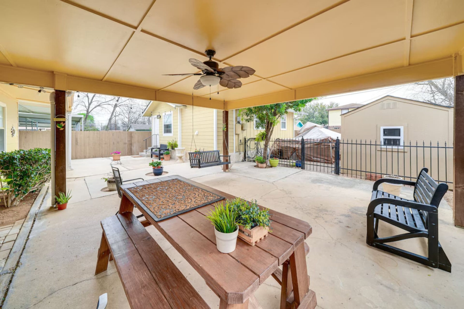 Chic San Antonio Cottage: 5 Miles To Downtown - San Antonio, TX
