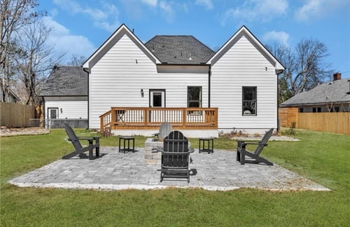 Private Yard • Fire Pit • Grill • Hot Tub