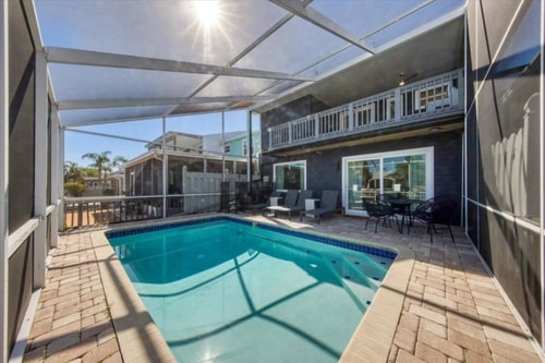 Luxury Waterfront Heated Pool & Dock Dander-Free