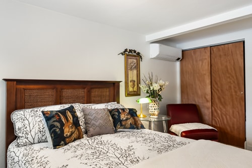 MacArthur Lakefront • Sunroom • Sleeps 6