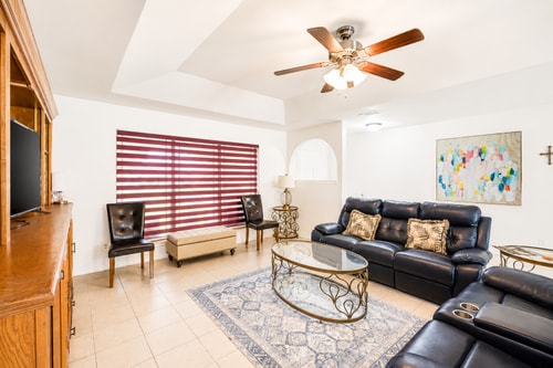 Huge Backyard • Community Pool • Near Arena
