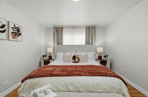 3BR Near O'Hare • Office • Coffee Bar • Sleeps 9