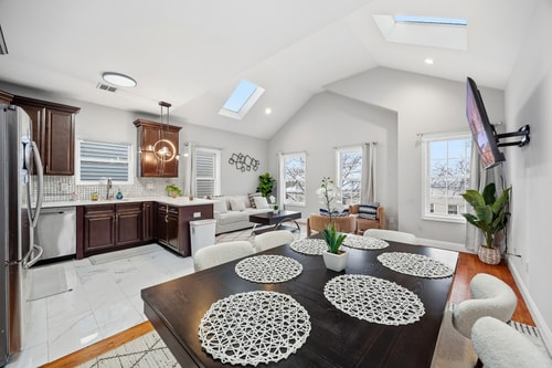 4 BR • Vaulted Living • Sleeps 11