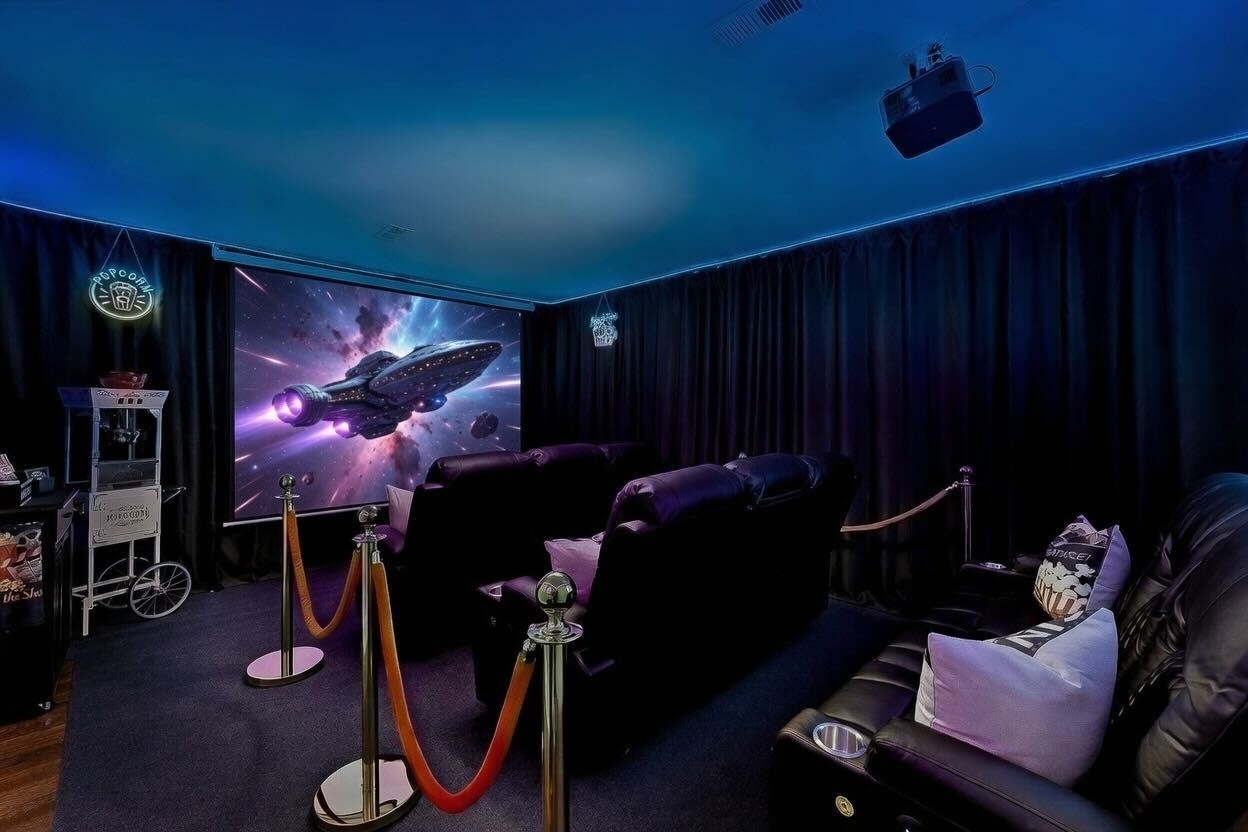 Arcade • Theater • Gym • Office • Sleeps 15 - Chicago, IL