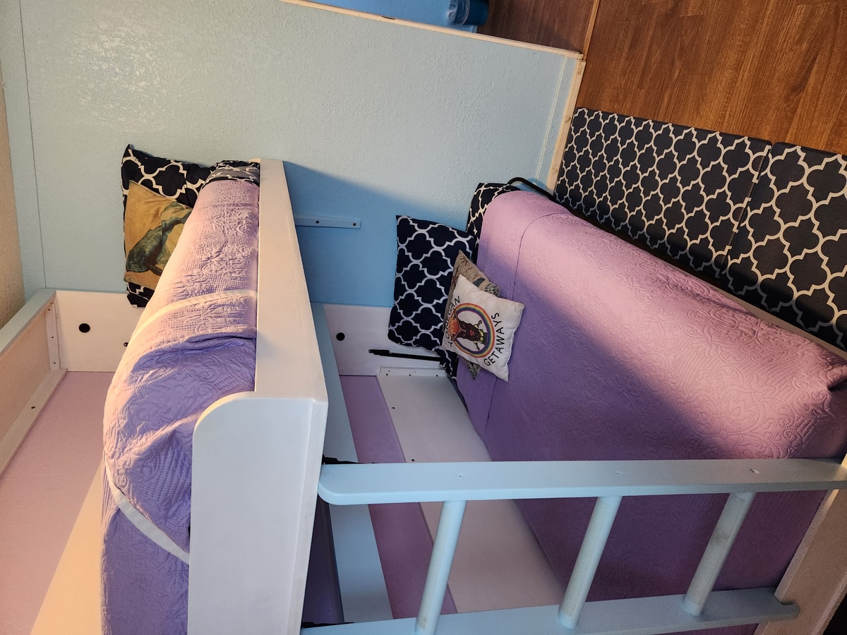 Downtown Wailuku & Twin Wall Bunks + AC
