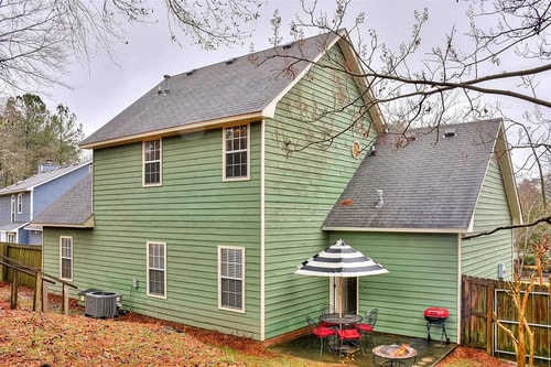 Mins to Parks • Private Fenced Yard • 3BR/Sleeps 6