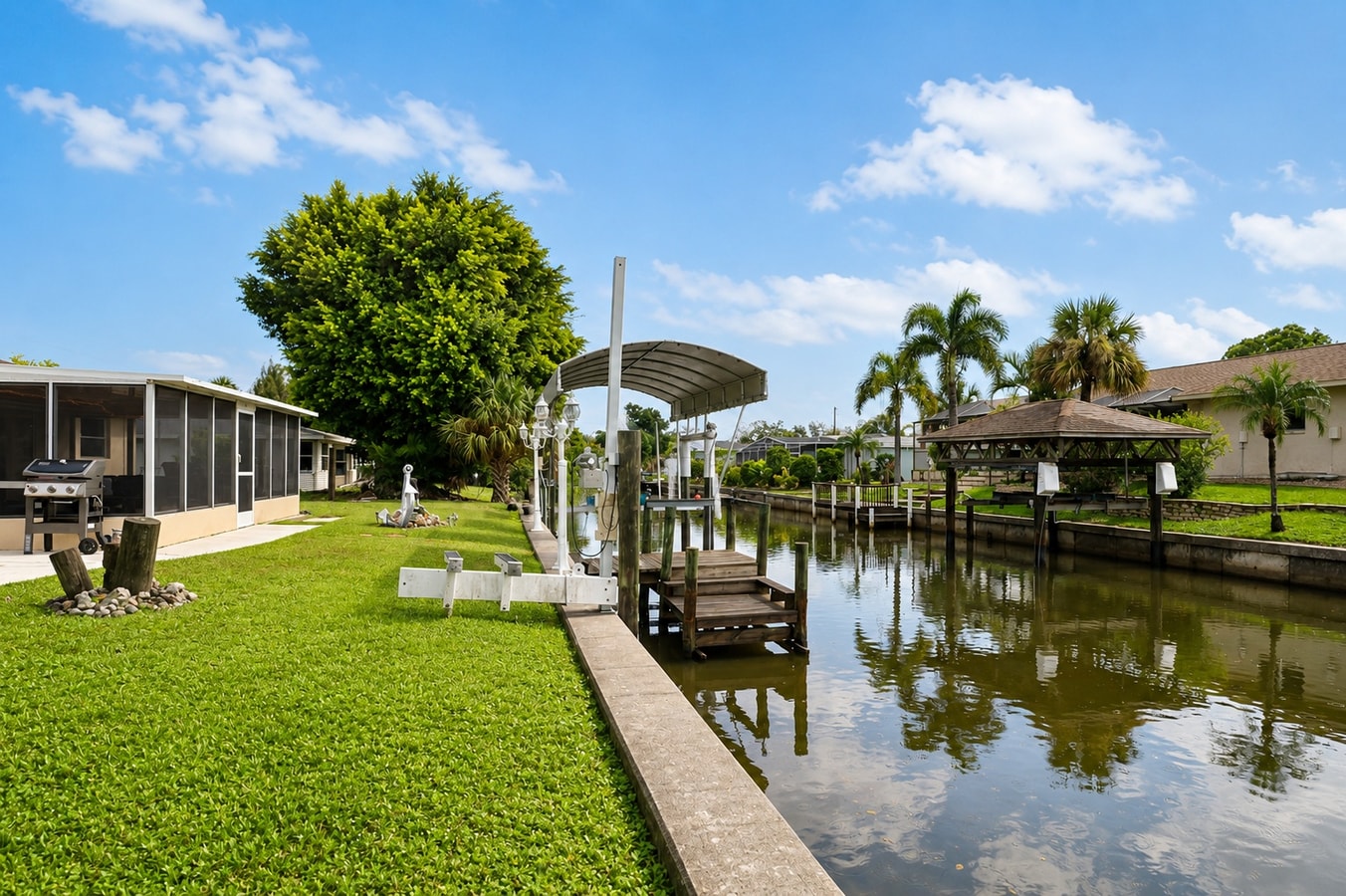 Screened Lanai, Private Dock, Fire Pit & Grill · 2