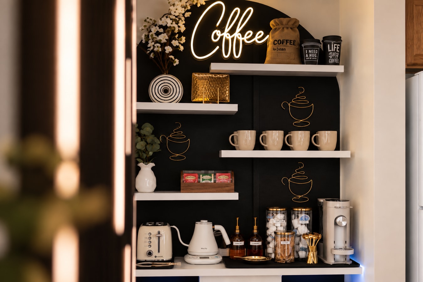 Workspace, Coffee Bar & Modern · 3