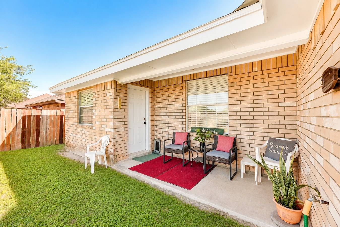 Covered Patio, Grill, Fenced Yard & Basilica 2mi