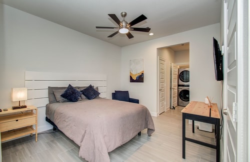 Near NRG Park • Pool Access • Sleeps 2