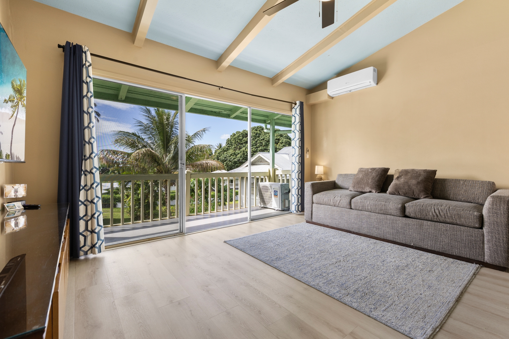 Ocean View 1br • Balcony • Near Beaches & Downtown - Hilo