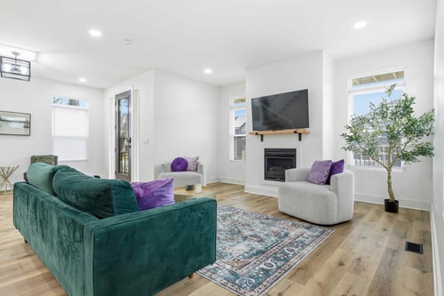 Near Indy Attractions • Deck • Patio • Fenced Yard