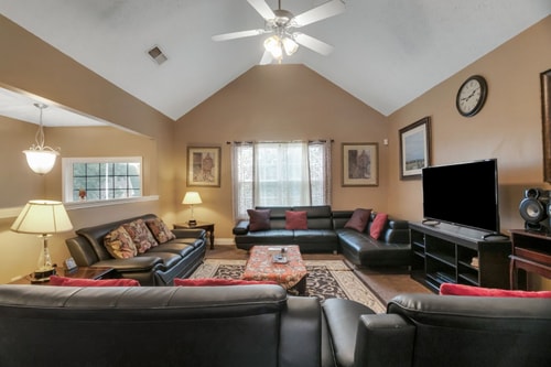 6BR Home • Spacious Yard + Grill • Peaceful Suburb