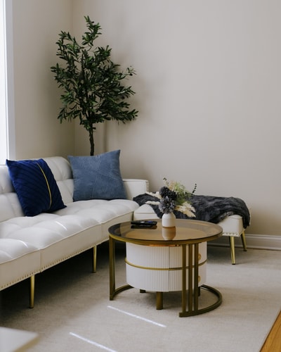 Sleeps 7 •  Huge Projector •  Designated Workspace