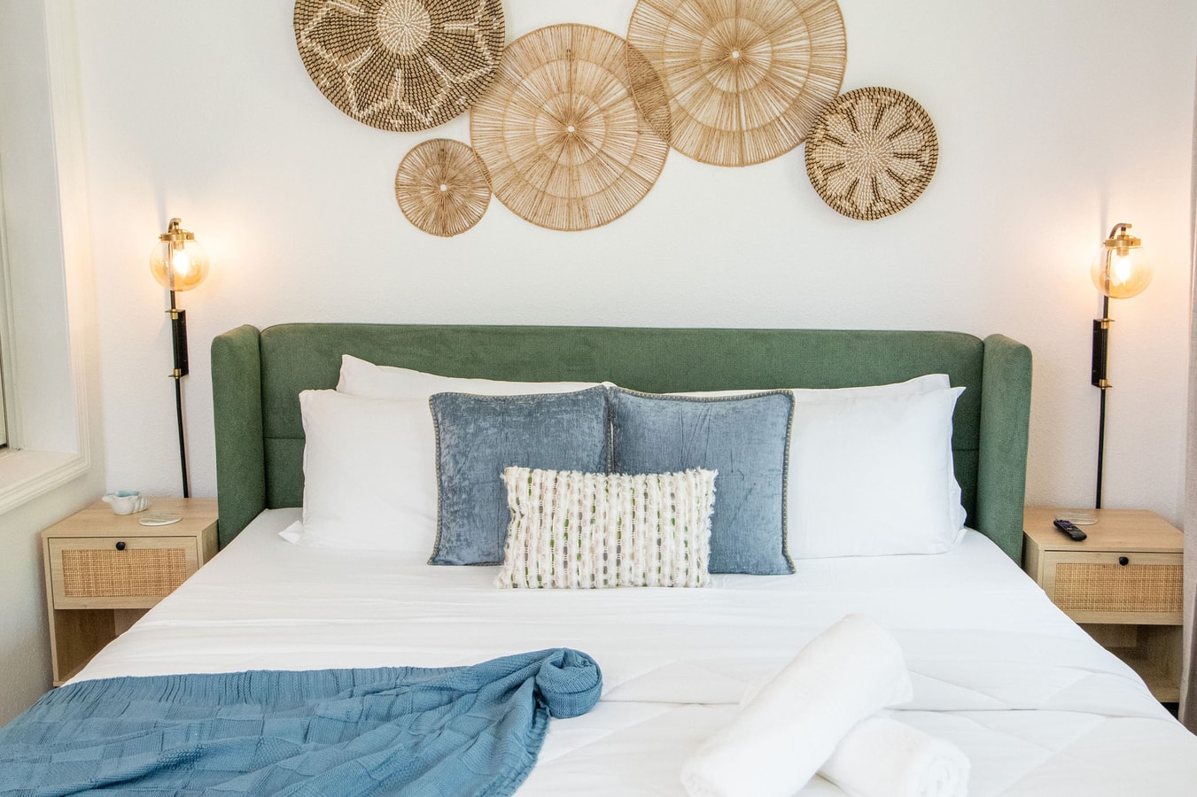 Coastal Stay & Private Yard + Grill & Games · 2