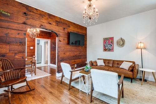 Western Chic in Bishop Arts / Long Term Discount