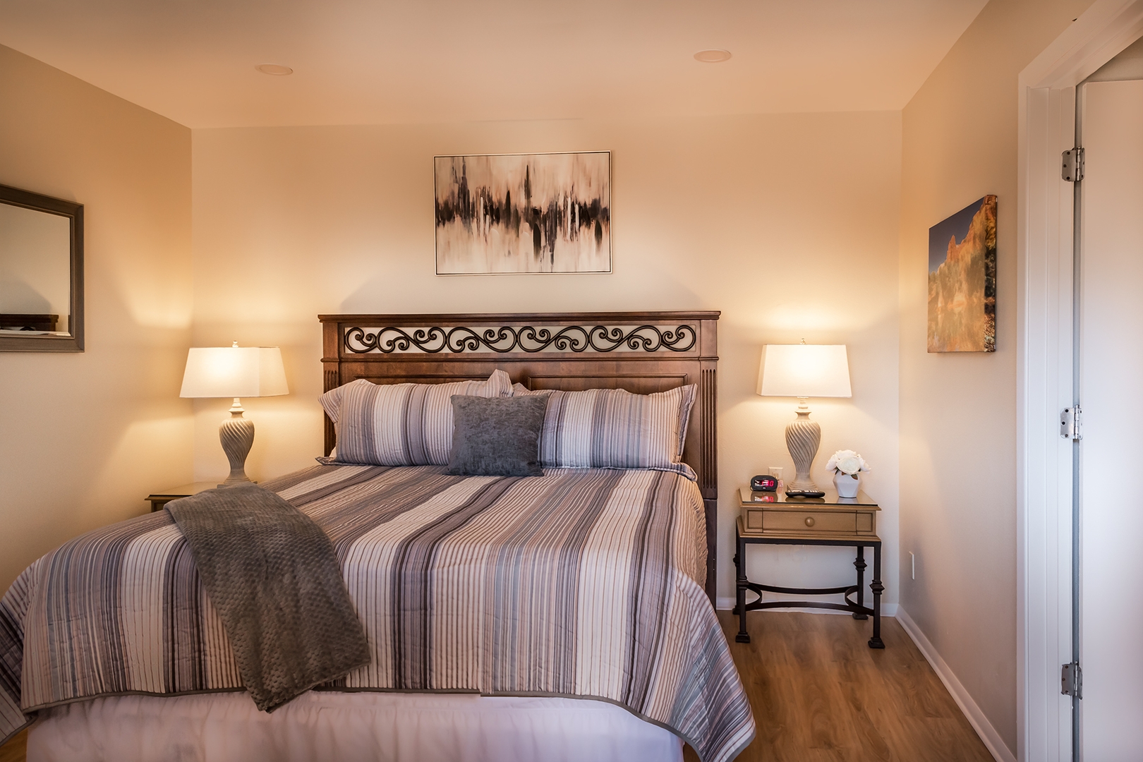 Sedona Uptown Suites 105 - Desert Marigold Junior Suite 6 Vista Ridge Sedona