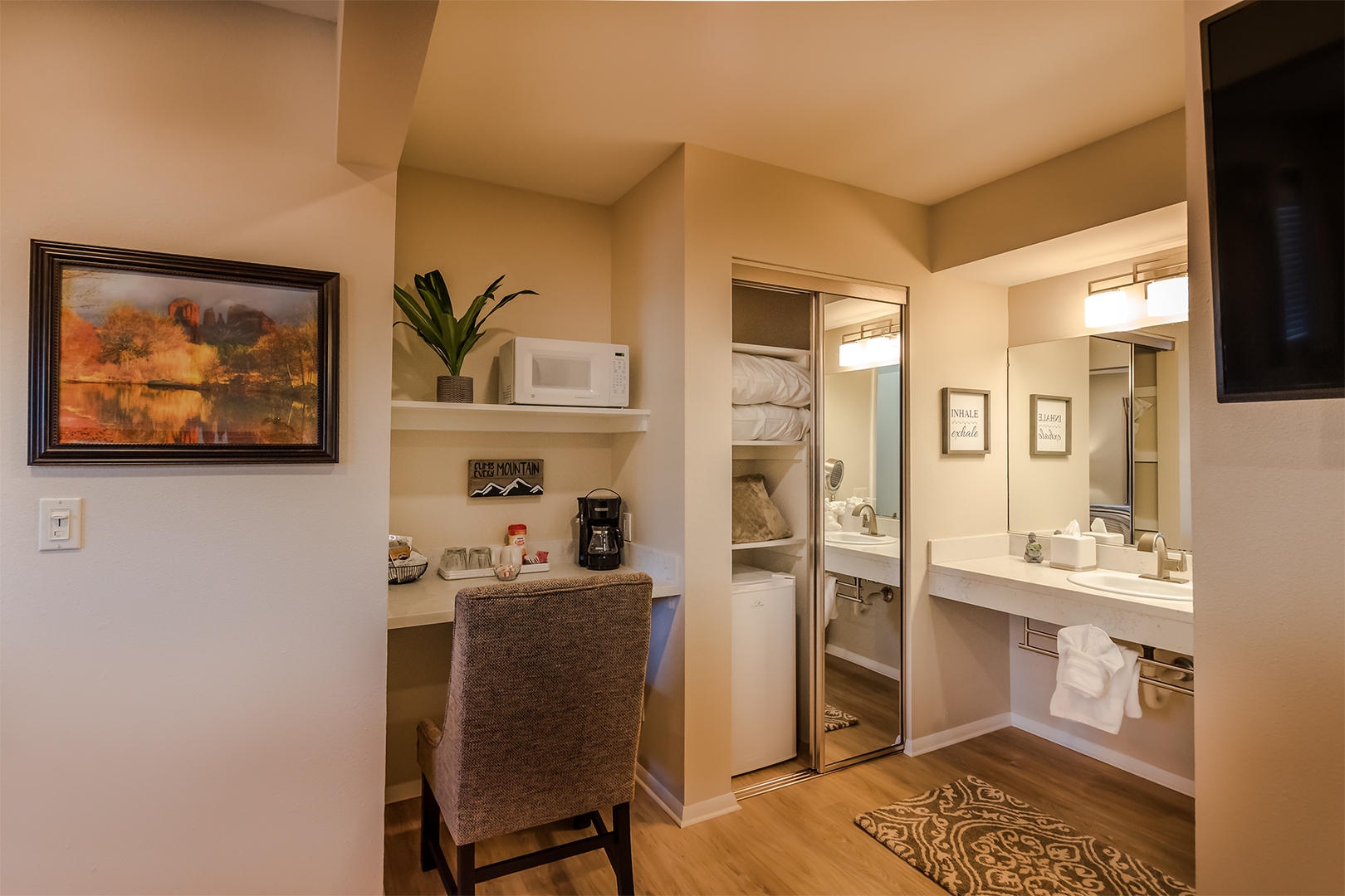Sedona Uptown Suites - 101 The Saguaro Junior Suite 7 Vista Ridge Sedona