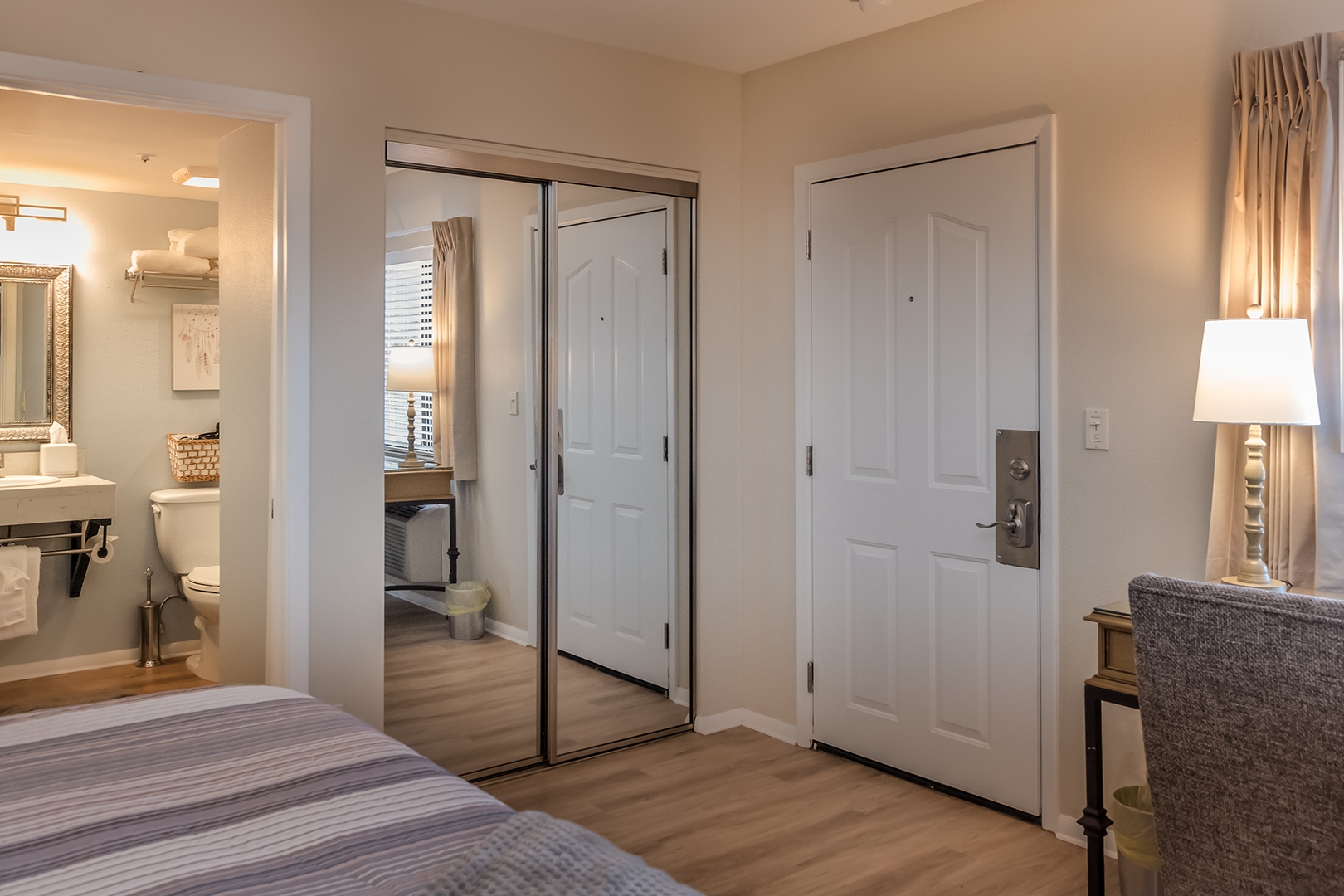 Sedona Uptown Suites 105 - Desert Marigold Junior Suite 8 Vista Ridge Sedona