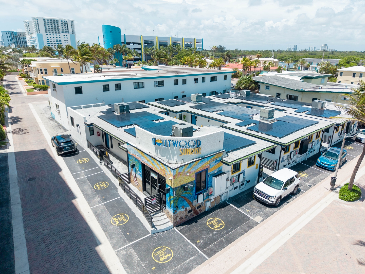 1BR SUITE | 2 QUEENS + KITCHEN + 2 BATHS 34 Hollywood Sunrise Hotel