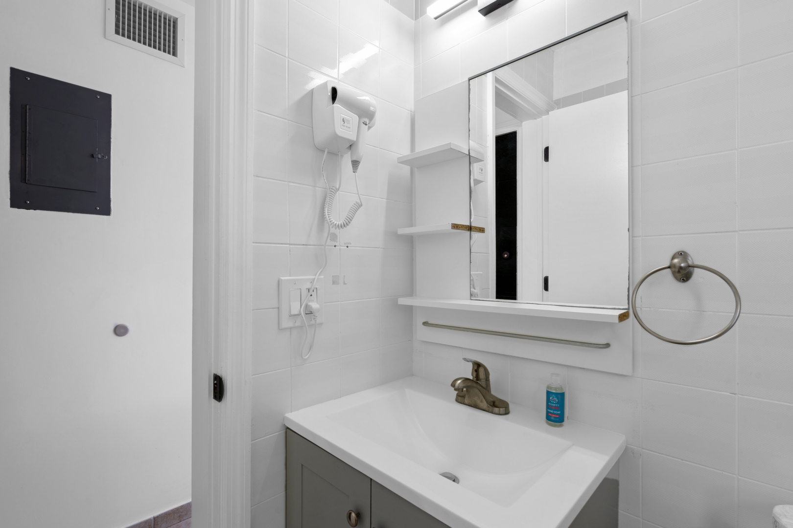 KING BED STUDIO + KITCHENETTE | CLEAN & BRIGHT 7 Hollywood Sunrise Hotel