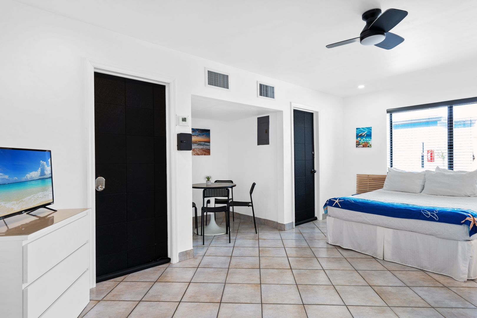 BRIGHT QUEEN STUDIO + KITCHEN | QUIET 10 Hollywood Sunrise Hotel